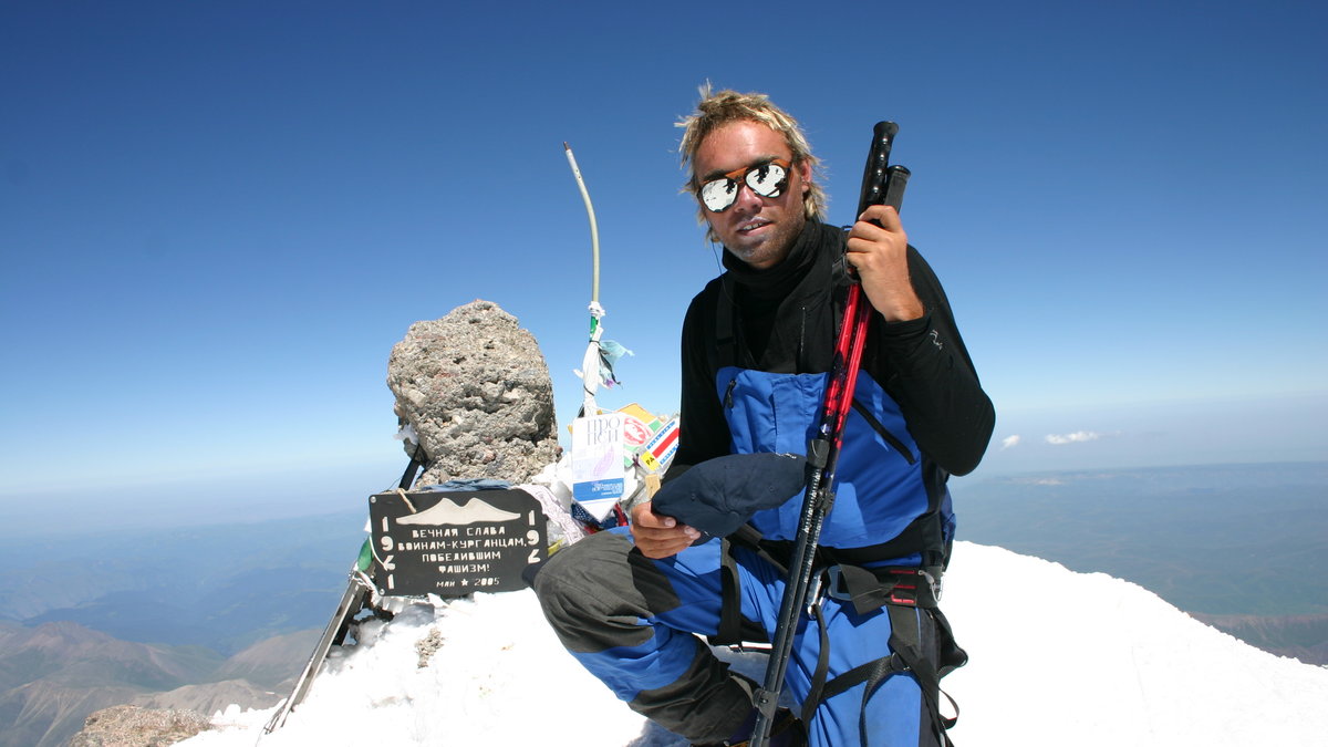 Johan Ernst Nilson på toppen av det ryska berget Mount Elbrus. Han kommer skriva om hur du når toppen genom rätt målbild. 